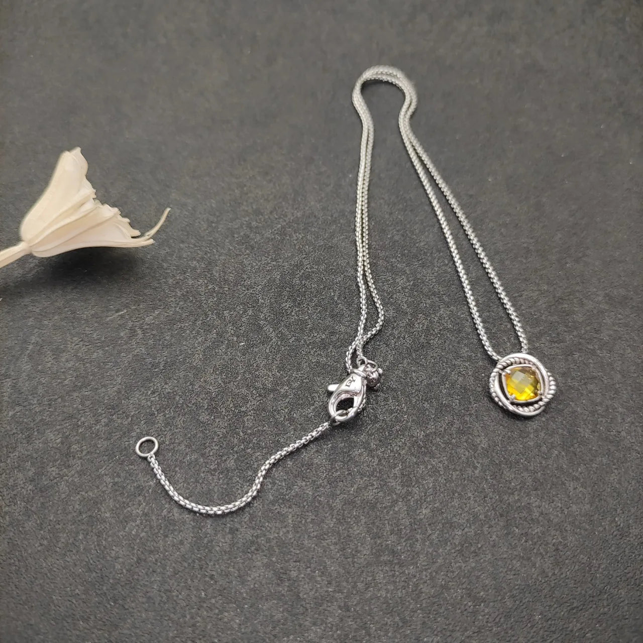 Fashion Retro Round Pendant Necklace