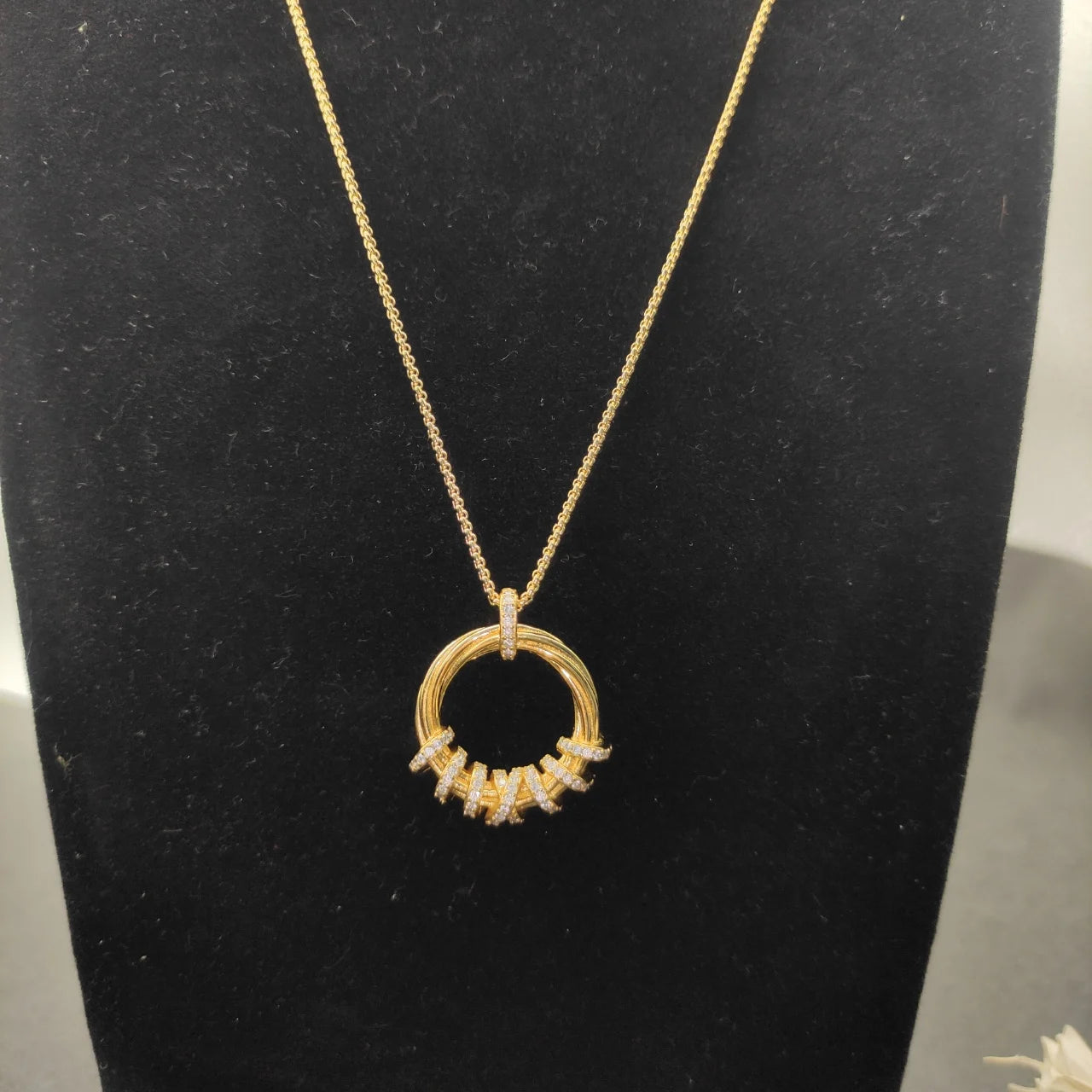 Fashion Retro Round Pendant Necklace