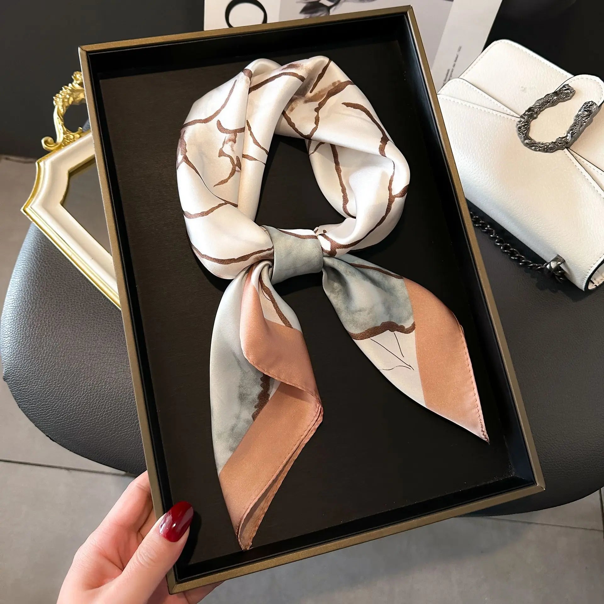 2025 New Women's Soft Satin Hair Scarves Fashion Square Printed Headscarf 70cm Professional Accessories Designer Scarf Headband