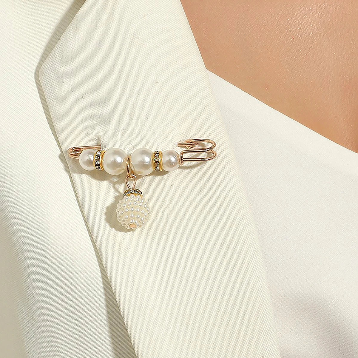 12pcs Fashion Pearl Broaches