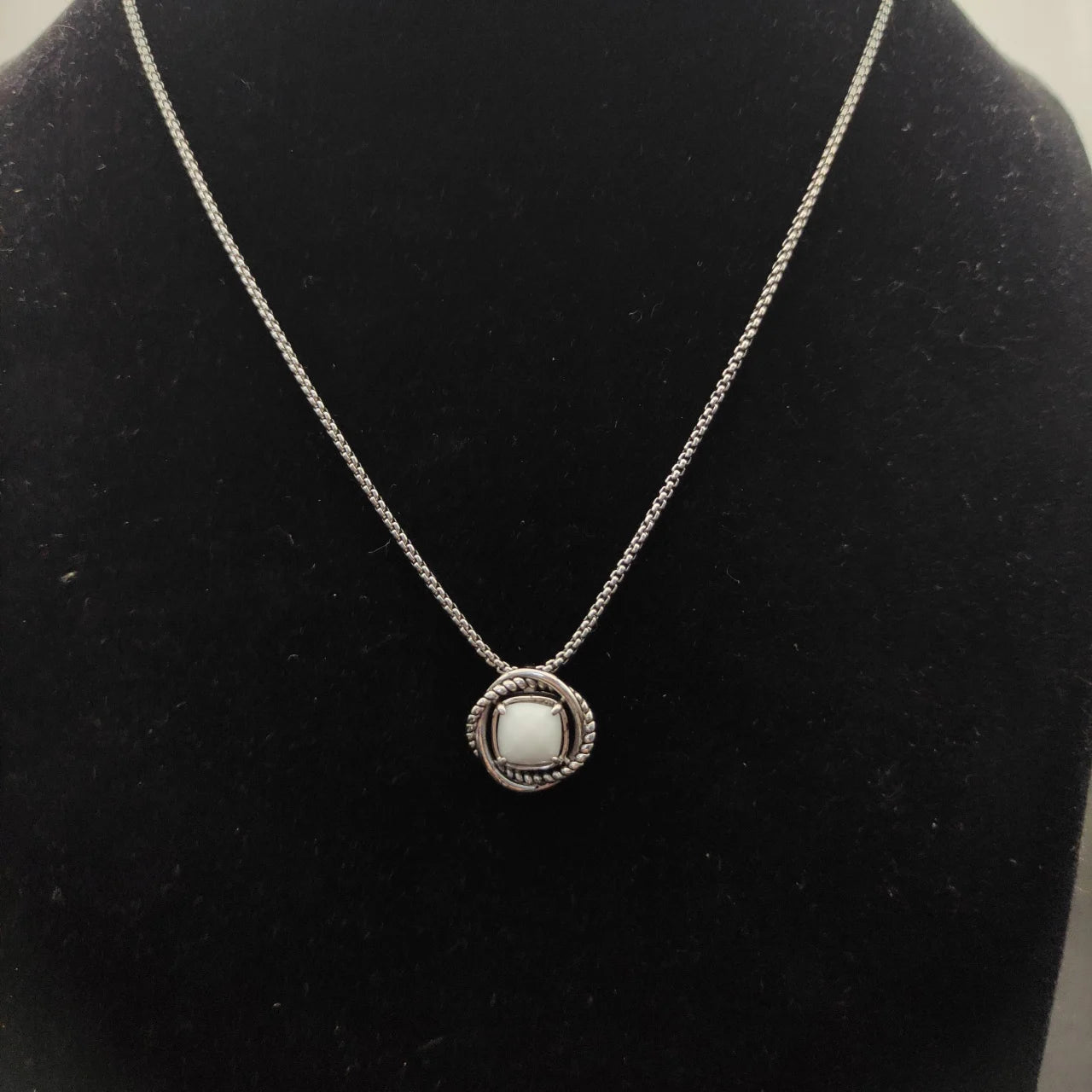 Fashion Retro Round Pendant Necklace