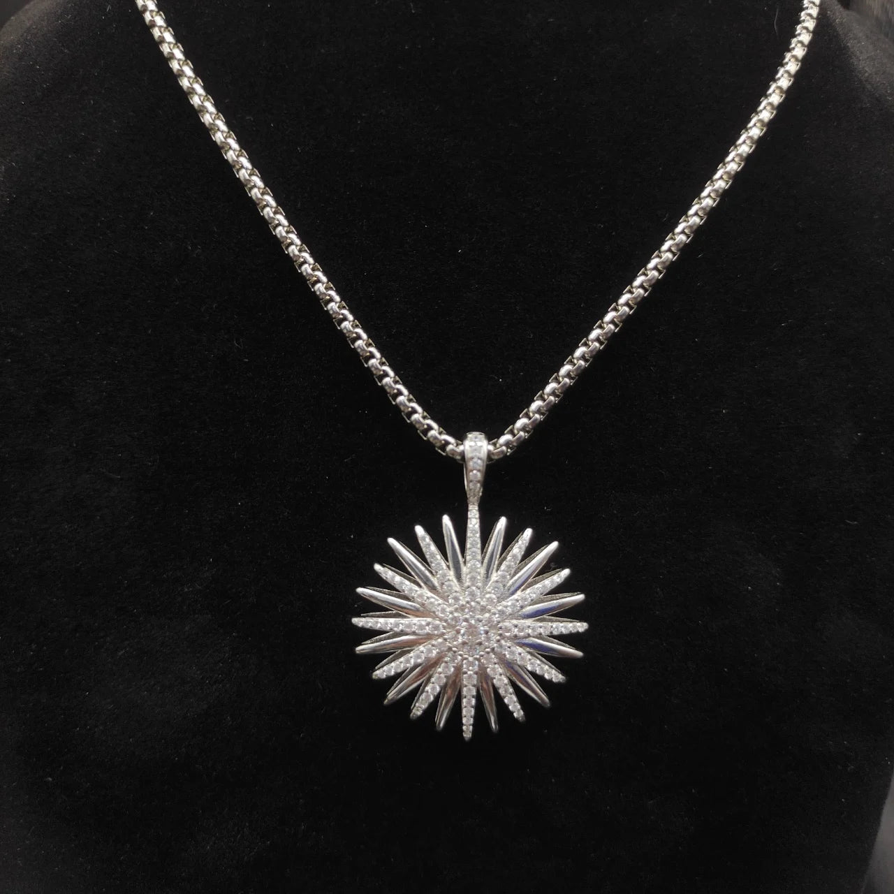 Fashion Retro Round Pendant Necklace