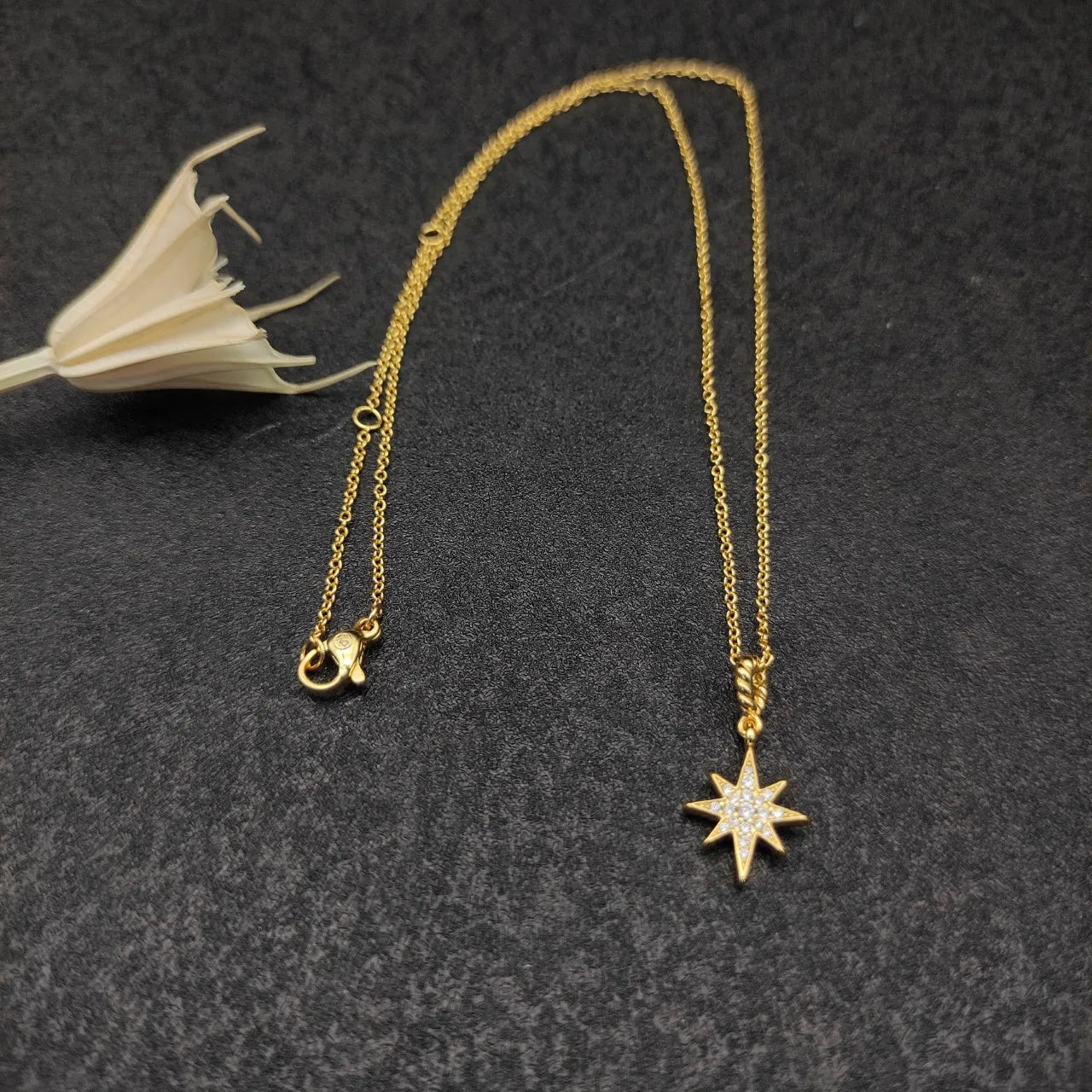 Fashion Retro Round Pendant Necklace