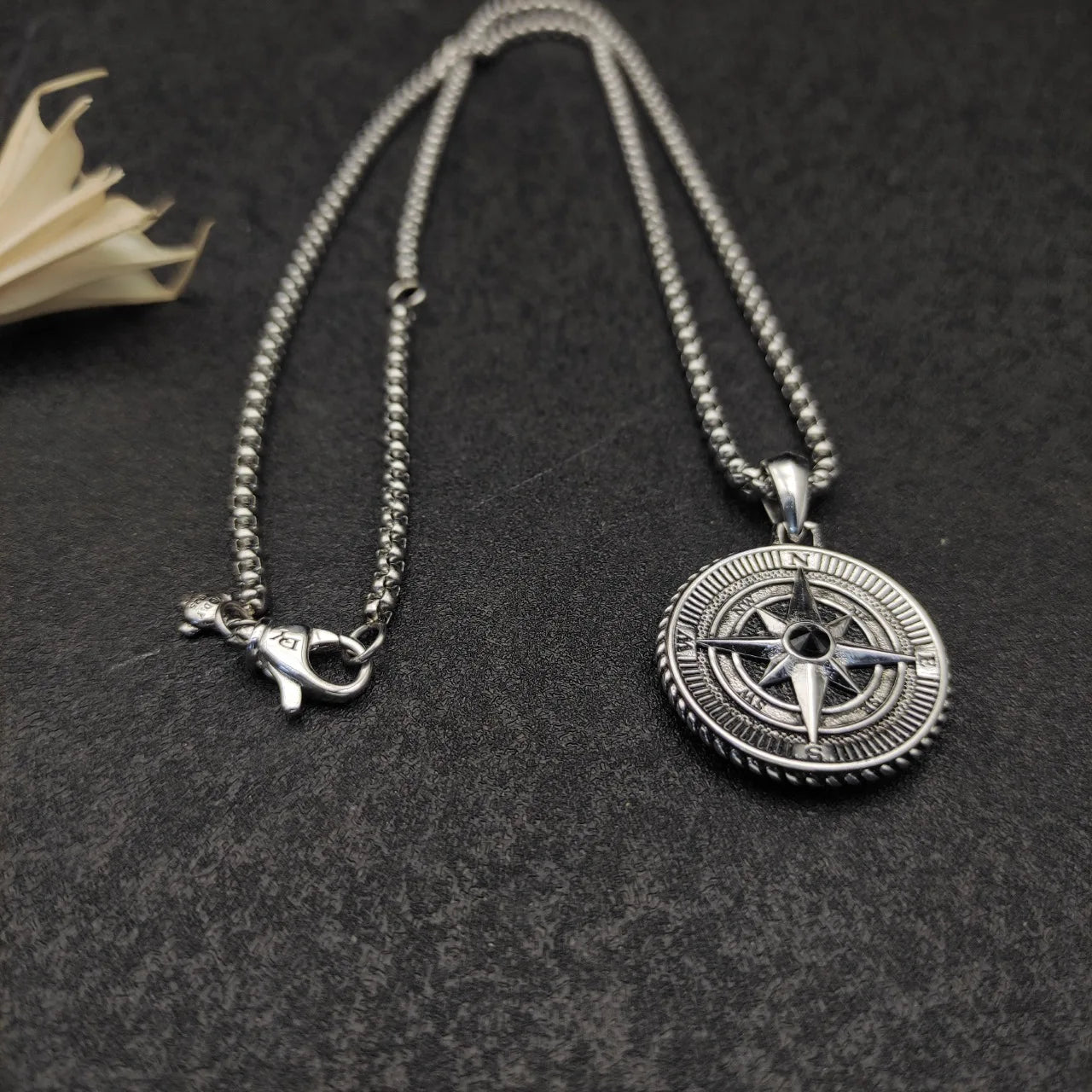 Fashion Retro Round Pendant Necklace
